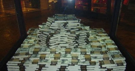 Заработать 10000000 долларов США за год.