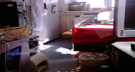 Поскорее вернуться к себе в отдел в комнату мальчиков