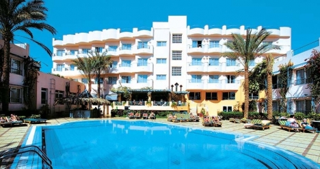 выиграть очень крупную сумму денег,чтобы их хватило на всё