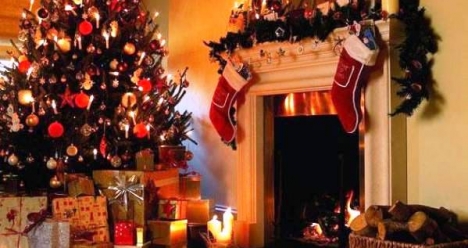 весело,счастливо,с подарк  встретить новый год и рождество!!