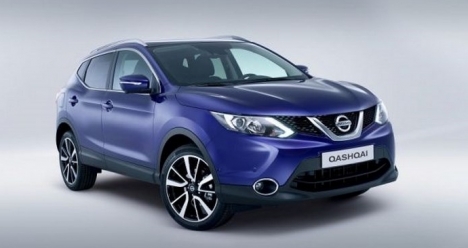 синий кроссовер Nissan Qashqai.