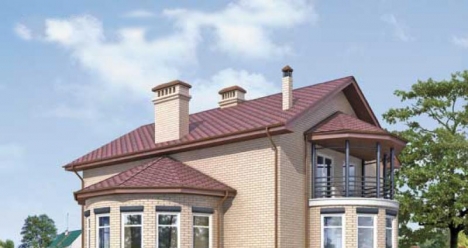 Свой добротный дом с балконом и верандой в городе