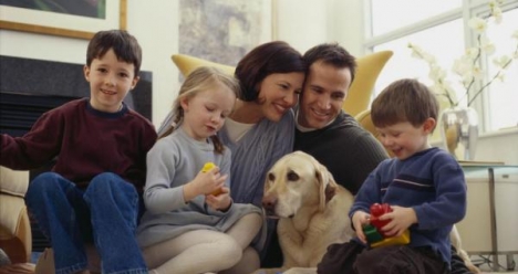 Я -  любимая жена Эдварда, живу с ним и с детьми в Берлине.