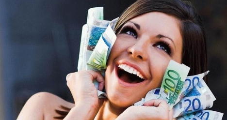 Я имею 10000 евро каждый месяц и они несут с собой счастье