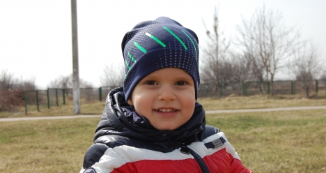 Счастливая здоровьем своих детей мама.