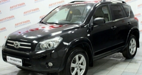 Toyota rav4,чёрного цвета,с бежевым салоном,2004 г.в.