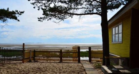 Уехать на море на всё лето и  не быть уволенной с работы