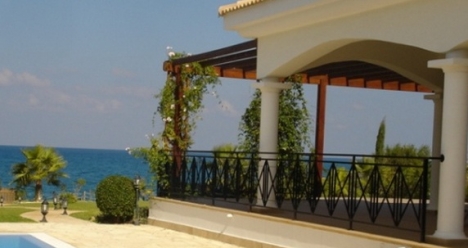 Домик на берегу моря