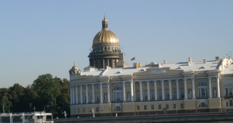 Жить в Питере,стать гражданкой РФ иметь квартиру в Питере !!