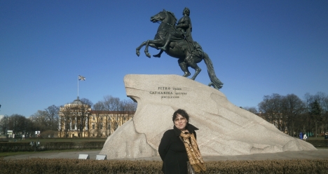 Живу в  городе Санкт-Петербург,в богатстве и в любви!!!