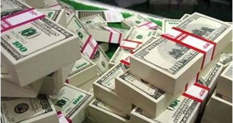 Мой ежемесячный доход сто тысяч долларов.