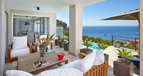 Собственный сад во дворе моего особняка у гор и моря