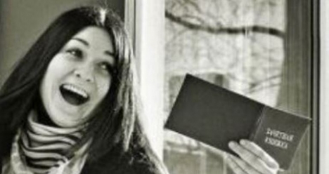 Чтобы дочь сдала успешно экзамен по муниципальному праву!