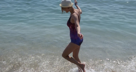 стройное и молодое тело и лицо