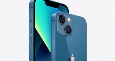 IPhone 13 синего цвета