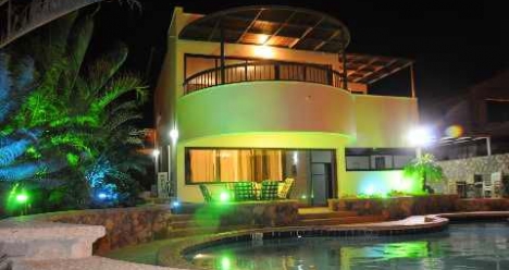 МЫ С МУЖЕМ ЖИВЕМ В УЮТНОМ КОТТЕДЖЕ НА БЕРЕГУ МОРЯ СЧАСТЛИВО!